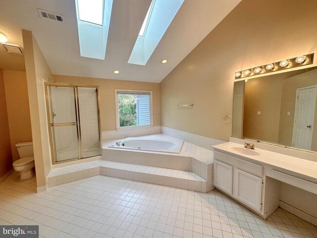 Building Photo - 21226 Edgewood Ct