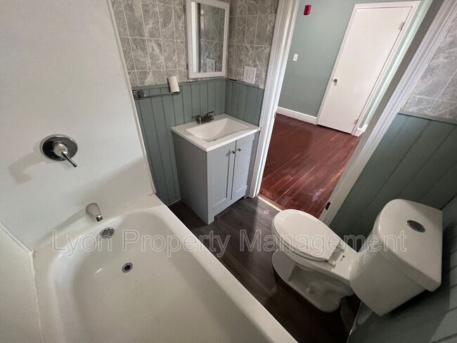 Building Photo - 200 Benefit St