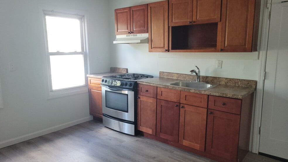 Kitchen - 69 Mapes Ave