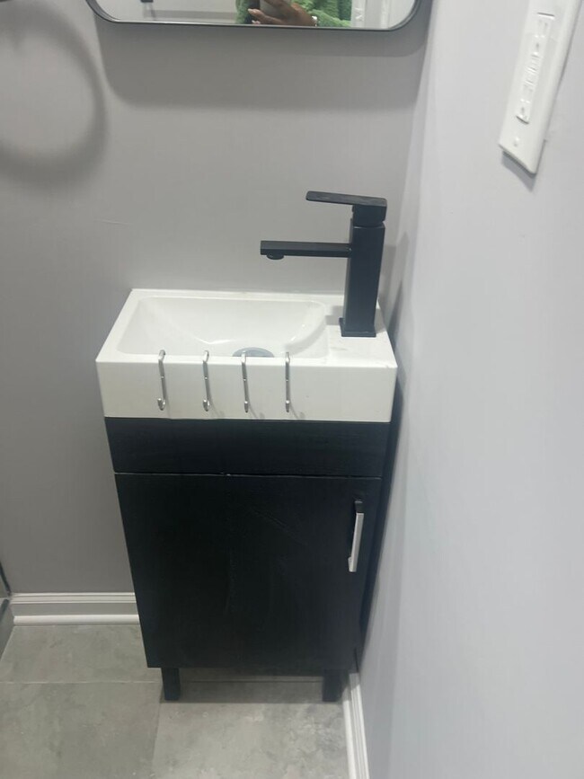 Building Photo - 2305 Whittier Ave