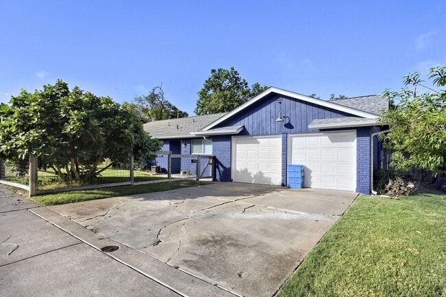 Building Photo - 5716 Wellington Dr