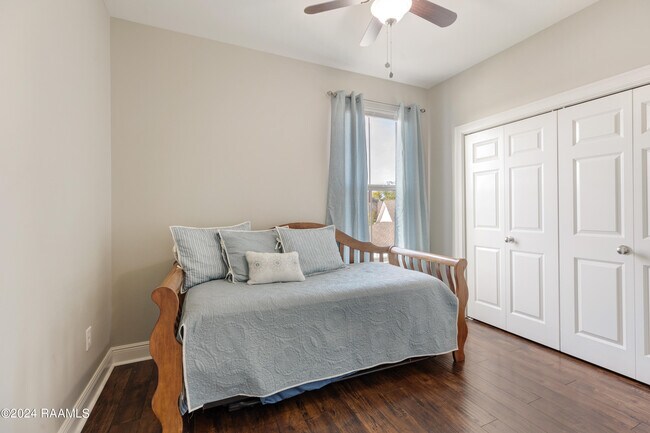 Building Photo - 416 Row 3