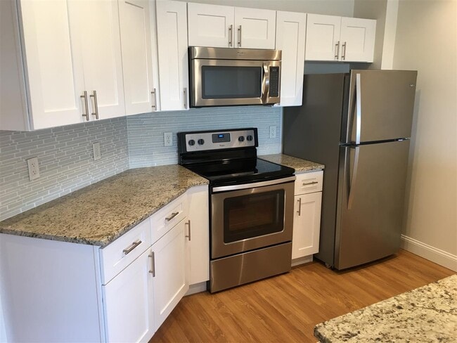 Building Photo - 875 Elm St