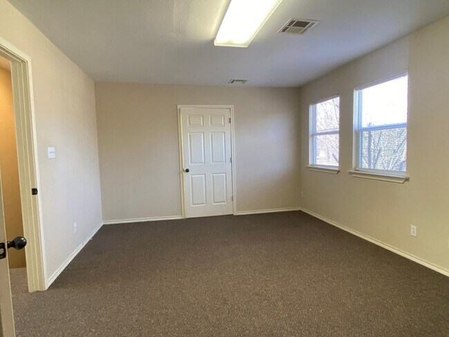 Building Photo - 3 BEDROOM, NEAR SCOTT AND WHITE