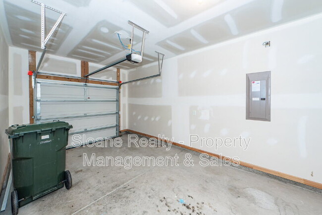 Building Photo - 522 Truman Dr