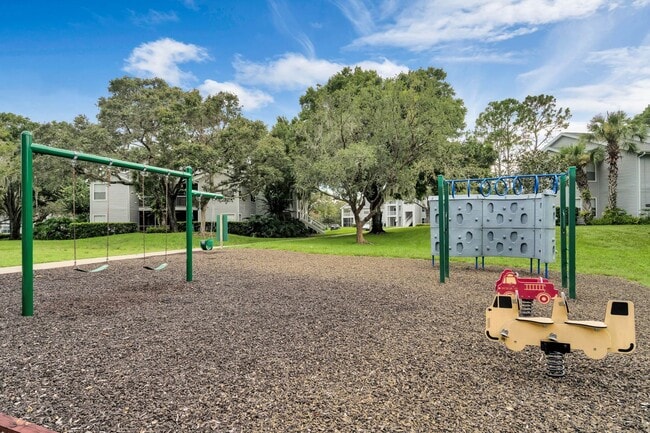 Building Photo - Beautiful LAKEFRONT Condo in Lake Mary ~ New Kitchen, New Flooring, Gated Community!