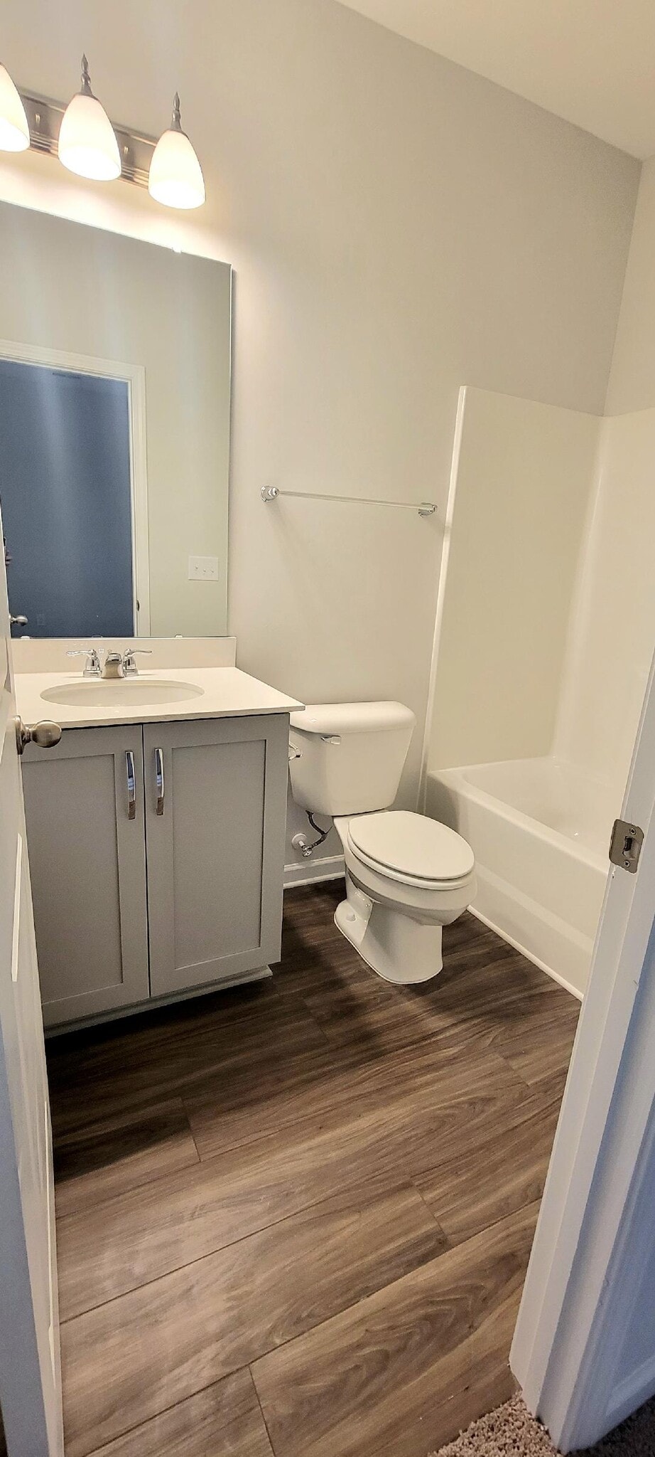 Full bath_2nd floor - 804 Oak Center Dr