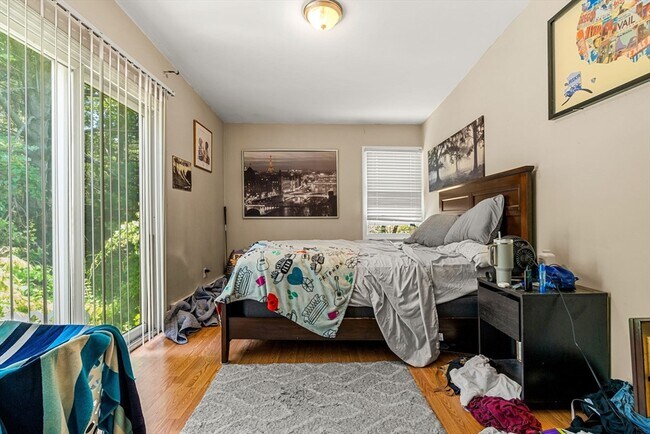 Building Photo - 22 Witham St