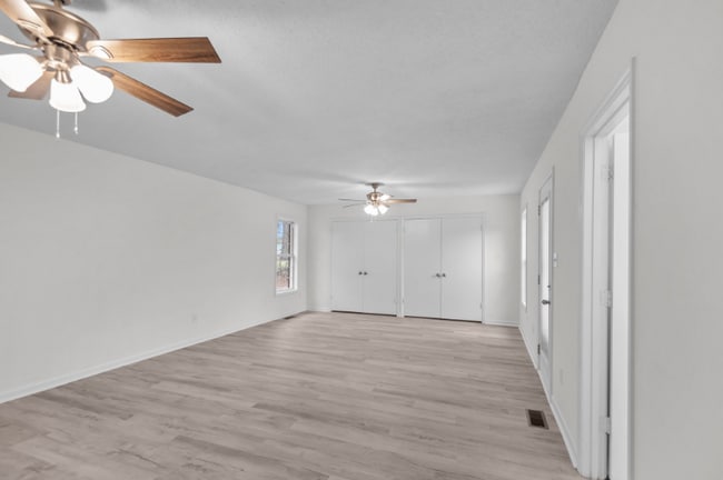 Building Photo - 205 Woodside Dr