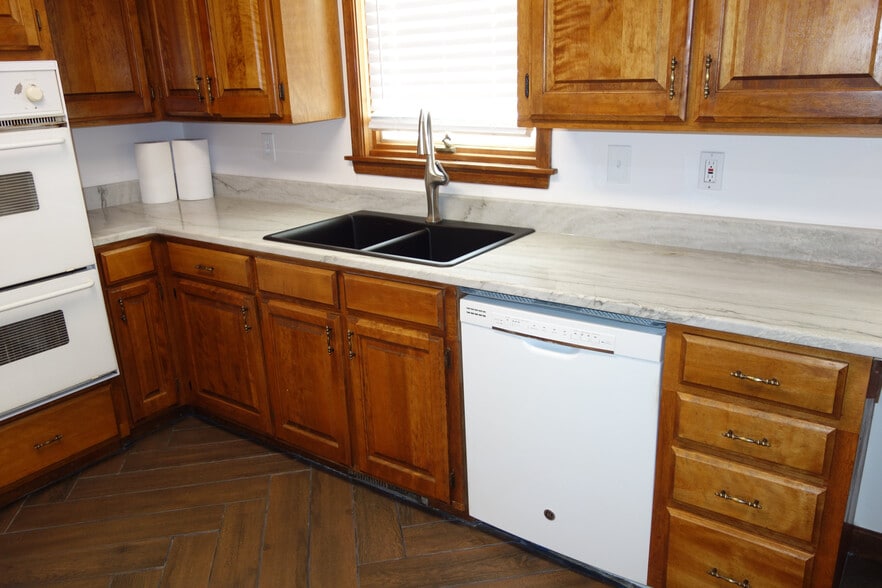Deep Double Basin Sink and lots of counter space - 7116 S Indianapolis Ave