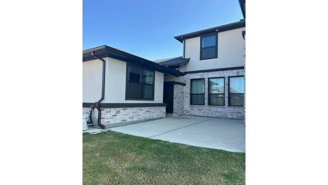 Building Photo - 17051 Luminous Ln