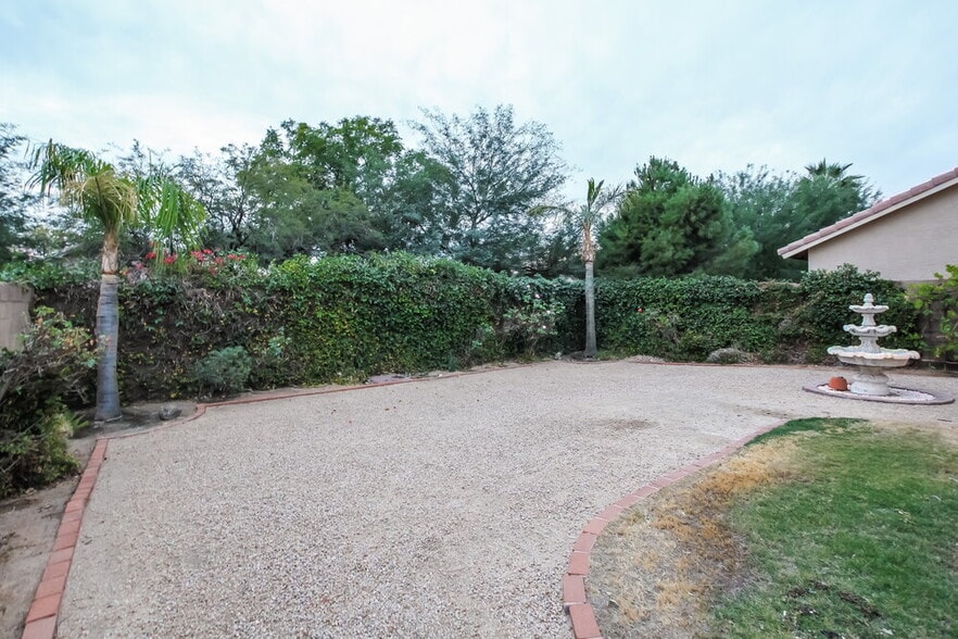 Building Photo - 2319 E Taro Ln