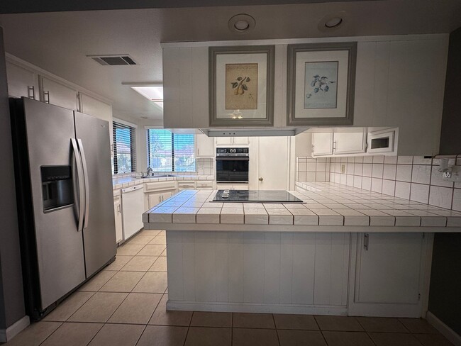 Building Photo - NW Visalia Home Coming Soon!