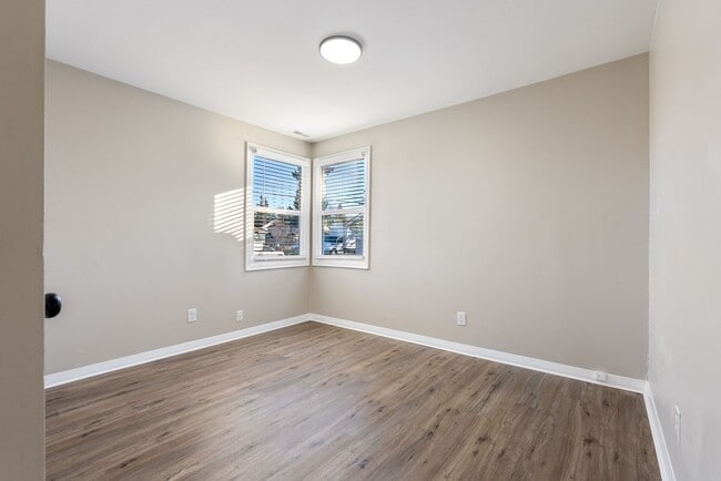 Building Photo - 4 Bed | 1 Bath with Modern Finishes in SE PDX