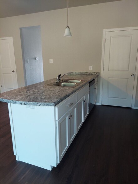 Building Photo - 2124 Ingalls Ln