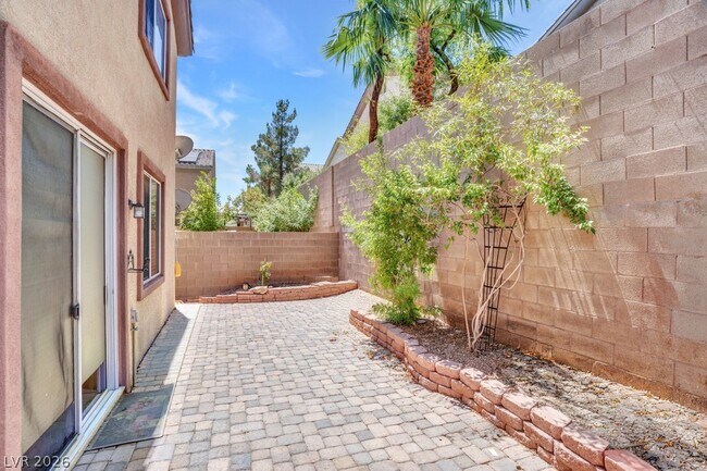 Building Photo - 527 Newberry Springs Dr