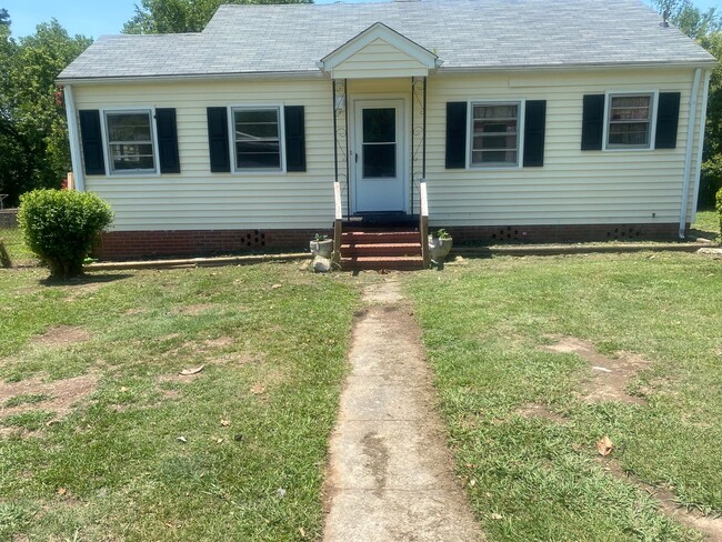 Building Photo - 3 Bedroom 1 Bathroom Great Falls SC