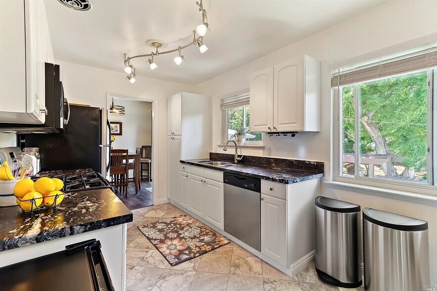 Building Photo - 352 Los Cerritos Dr