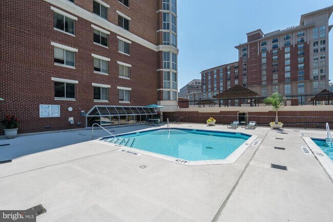 Building Photo - 2121 Jamieson Ave