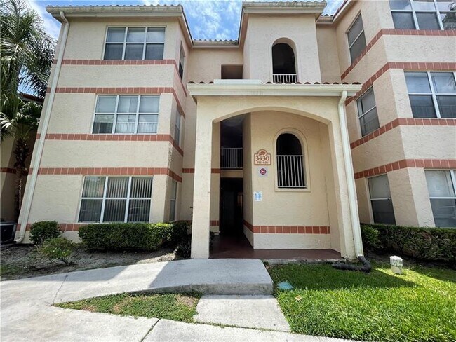 Building Photo - 3430 Pinewalk Dr N