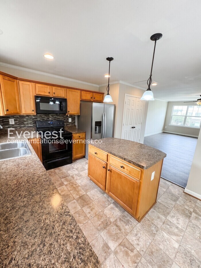 Building Photo - 2342 Silver Fox Way