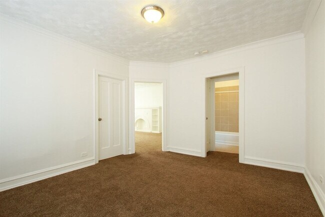 Building Photo - 7956 S Burnham
