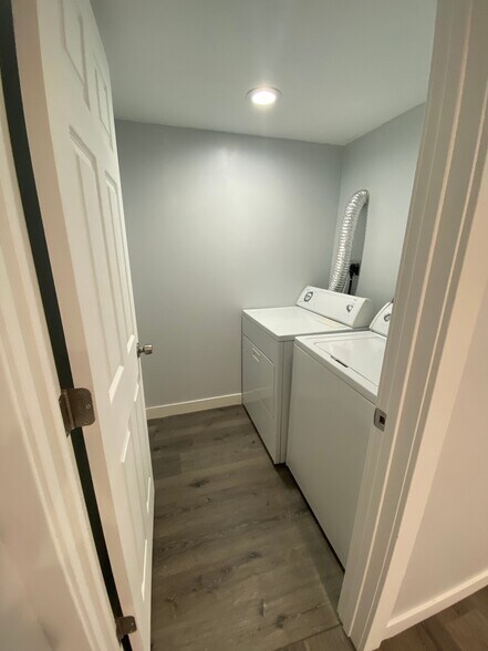 Building Photo - 105 Green Dr