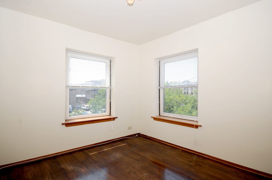 BEDROOM 2 - 1414 W Wilson Ave