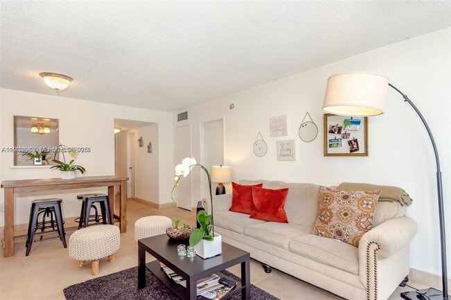 Building Photo - 1228 West Ave