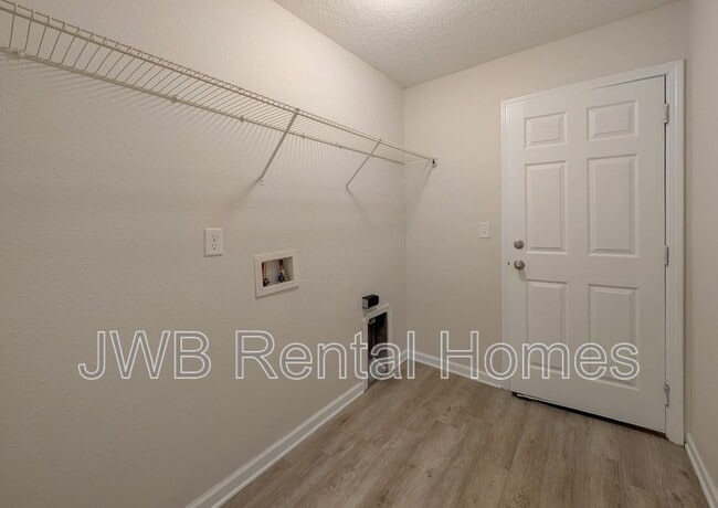 Building Photo - 5651 Norde Dr W