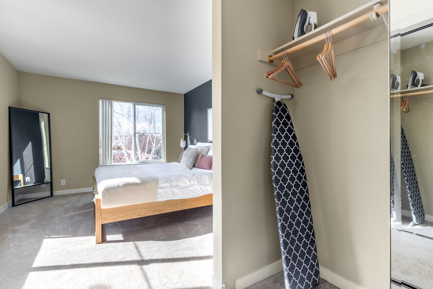 Building Photo - 1050 Benton St