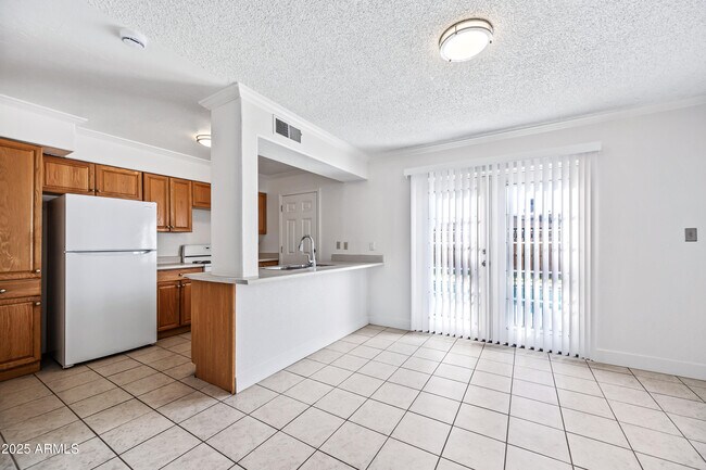 Building Photo - 2208 N 47th Ln