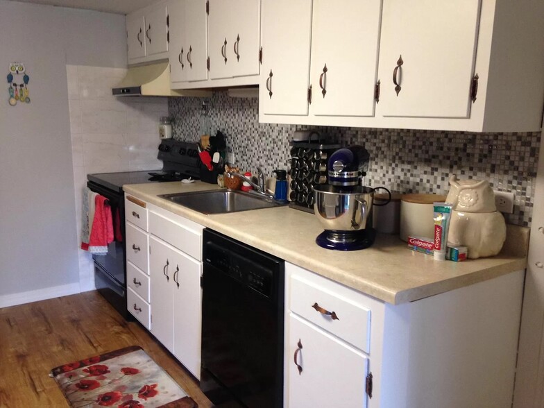 Kitchen - 85 Perry St