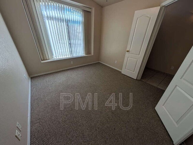 Building Photo - 9800 Kokopelli Dr NW