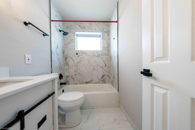 Building Photo - 120 SW 29th Terrace