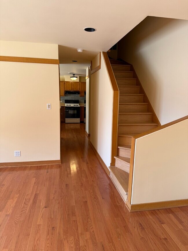 Building Photo - 429 S Oak Park Ave