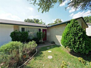 Building Photo - 1503 Meadows Dr