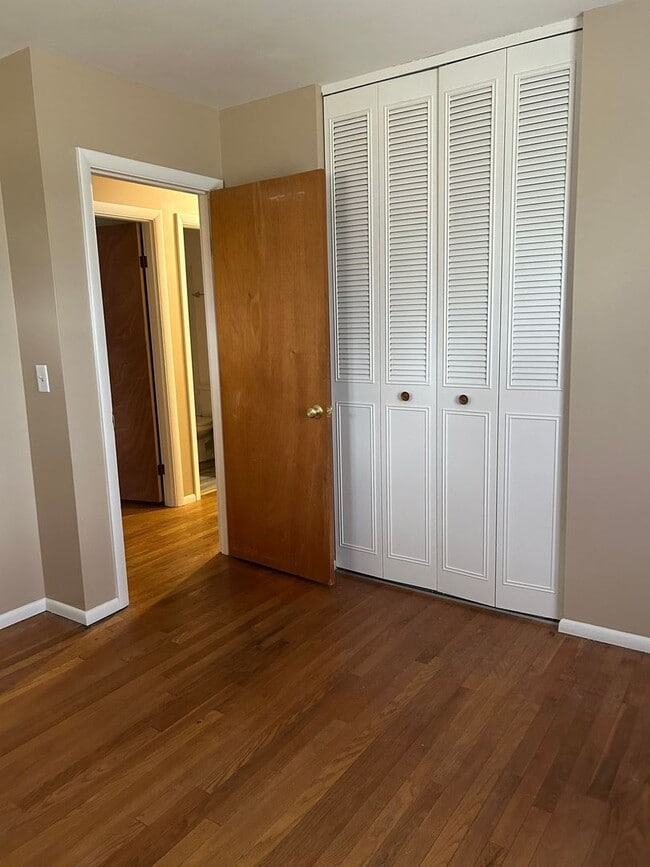 Building Photo - 3 Bedroom, 2 bath in the quiet Woodcliff Acres community