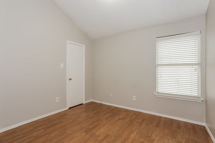 Building Photo - 6505 Nicole Way