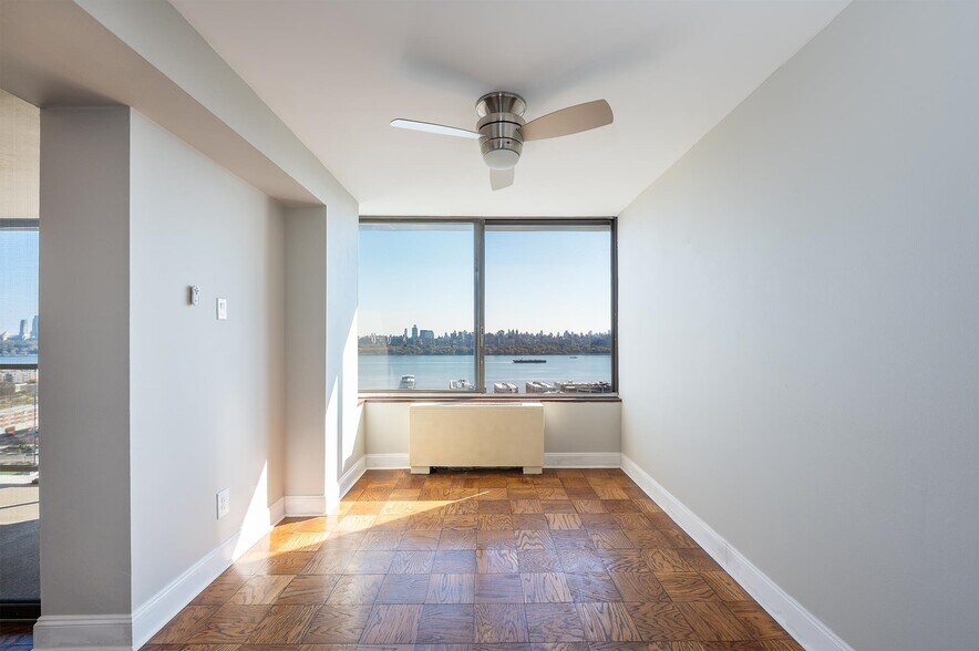 Building Photo - 9060 Palisade Ave