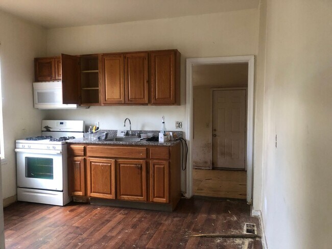 Building Photo - 3 Bedroom House in Great Trenton Neighborhood! This House is Getting a Makeover!