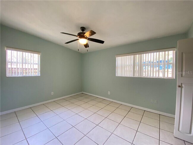 Building Photo - 460 Card Ave