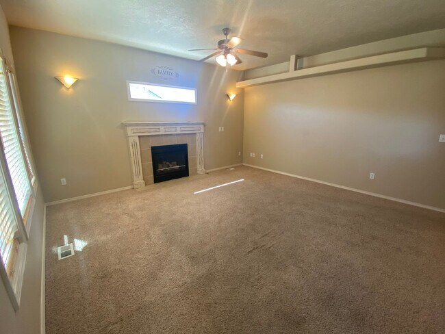 Building Photo - RV/Boat Parking with Nampa Home!