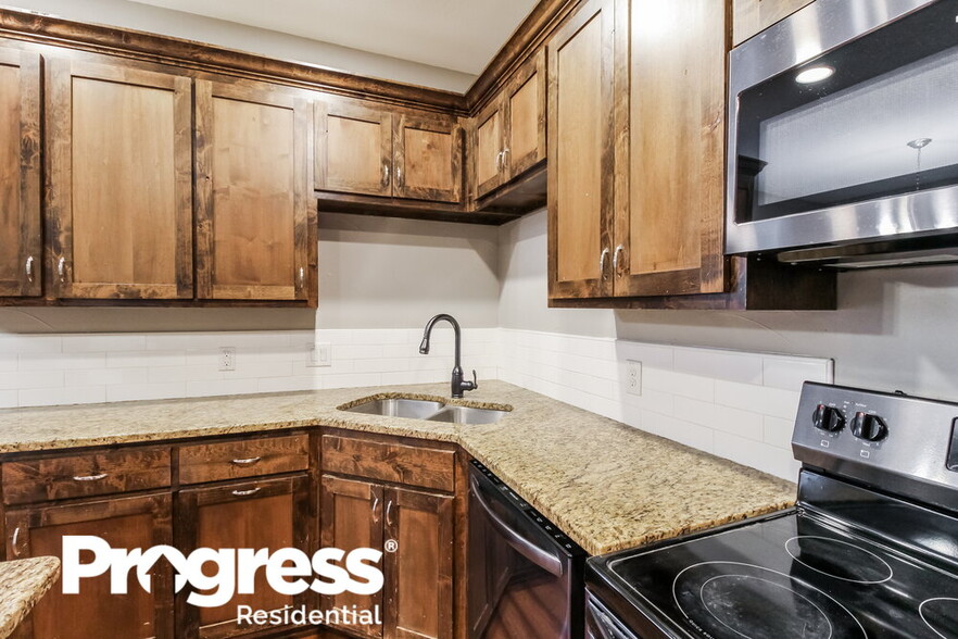 Building Photo - 1219 Saturn Dr