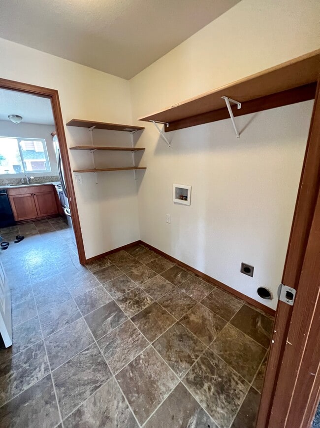 Building Photo - 293 Sowell Dr