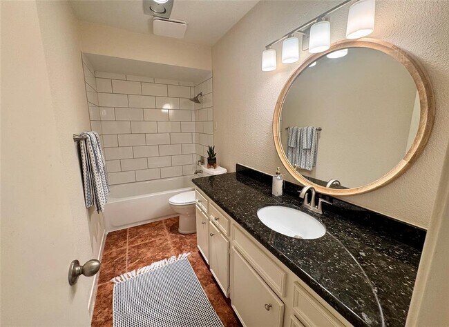 Building Photo - 20313B Sunny Shores Dr