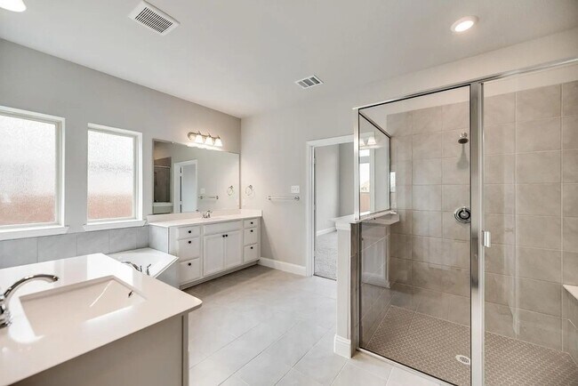 Building Photo - 412 Winding Creek Ln