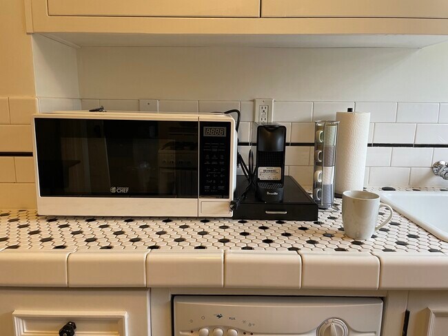 Building Photo - 1631 NW Everett St