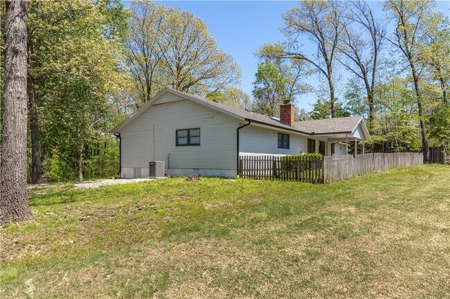 Building Photo - 1 Sandon Ln