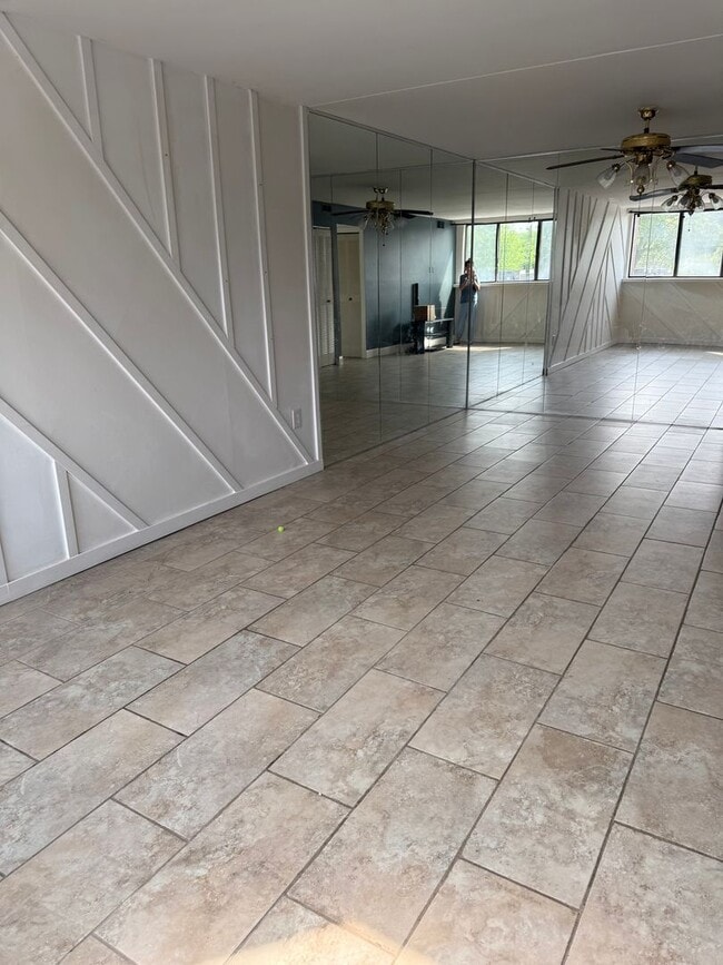 Building Photo - Linden Street Apartment GREAT Location ,in...